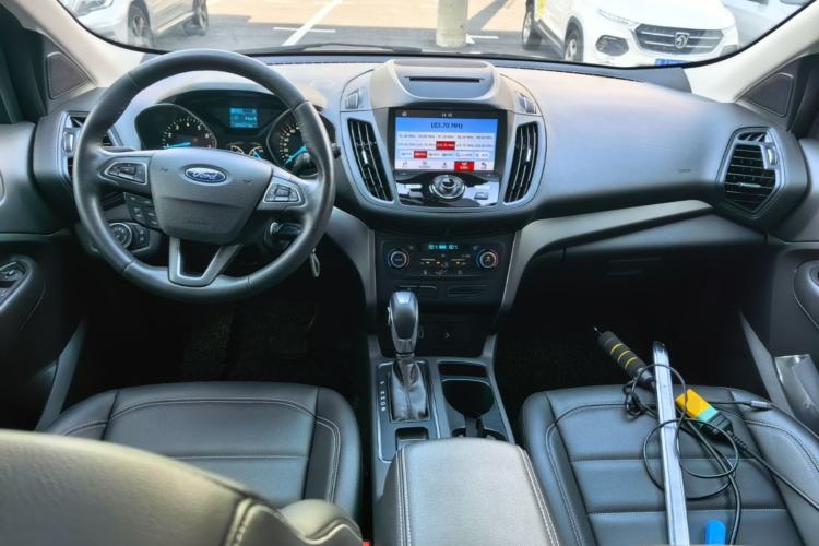Used Ford Kuga 2018 Facelifted EcoBoost 180 Two-Wheel-Drive Platinum Wing Edition Center Console