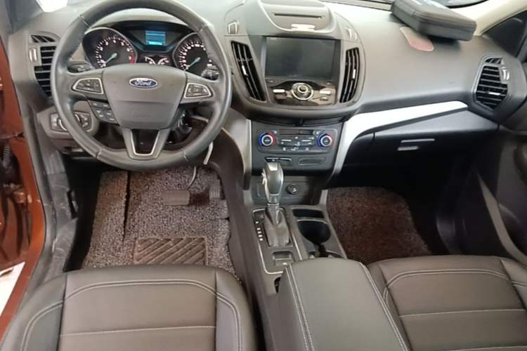 Used Ford Kuga 2018 Facelifted EcoBoost 180 Two-Wheel-Drive Platinum Wing Edition Center Console