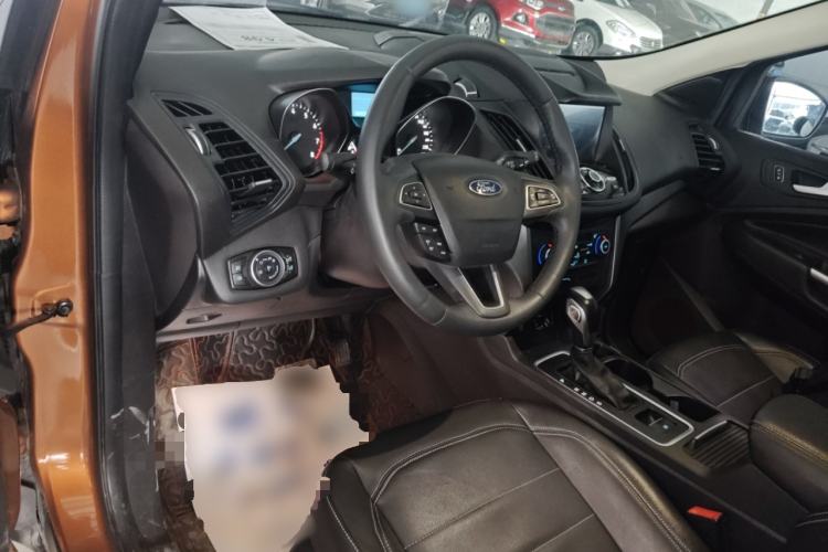 Used Ford Kuga 2018 EcoBoost 180 Two-Wheel-Drive Platinum Edition Center Console