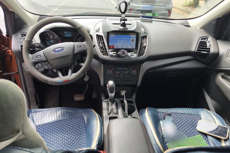 Used Ford Kuga 2018 EcoBoost 180 Two-Wheel-Drive Platinum Edition Center Console