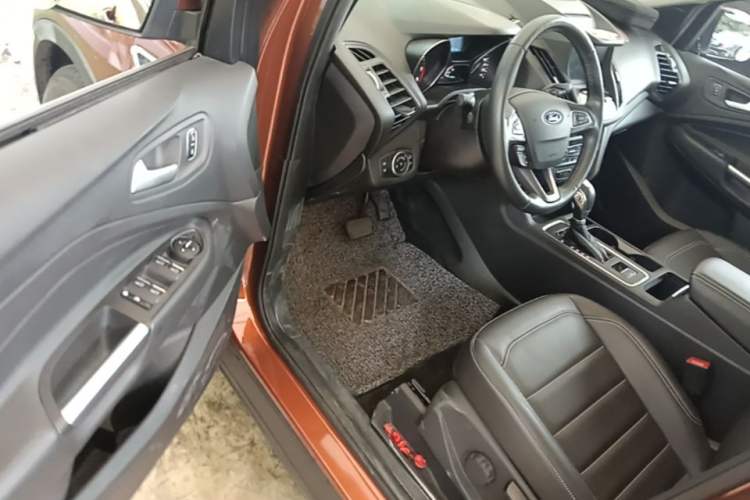 Used Ford Kuga 2018 Facelifted EcoBoost 180 Two-Wheel-Drive Platinum Wing Edition Driver Seat