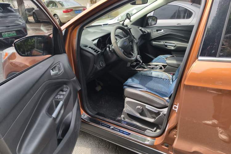 Used Ford Kuga 2018 EcoBoost 180 Two-Wheel-Drive Platinum Edition Driver Seat