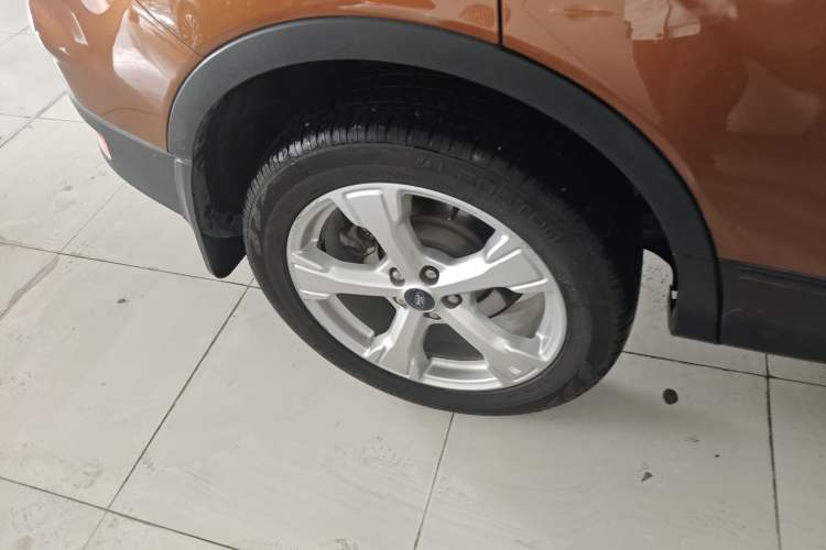 Used Ford Kuga 2018 EcoBoost 180 Two-Wheel-Drive Platinum Edition Exterior 5