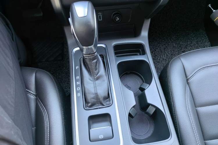 Used Ford Kuga 2018 Facelifted EcoBoost 180 Two-Wheel-Drive Platinum Wing Edition Gear Lever