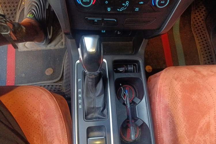 Used Ford Kuga 2018 EcoBoost 180 Two-Wheel-Drive Platinum Edition Gear Lever