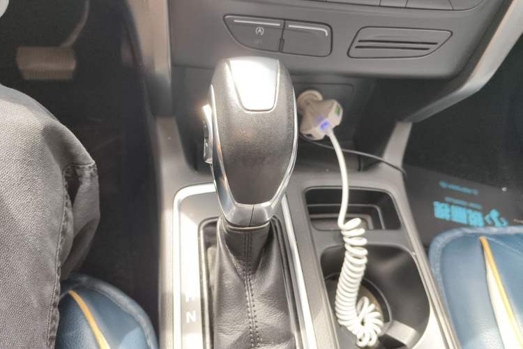 Used Ford Kuga 2018 EcoBoost 180 Two-Wheel-Drive Platinum Edition Gear Lever