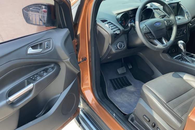 Used Ford Kuga 2018 EcoBoost 180 Two-Wheel-Drive Luxury Wing Edition Interior 2