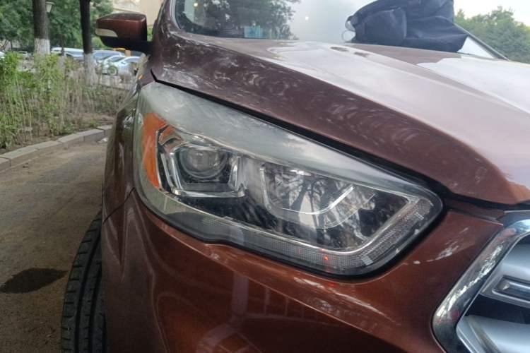 Used Ford Kuga 2018 EcoBoost 180 Two-Wheel-Drive Platinum Edition Right Front Headlight