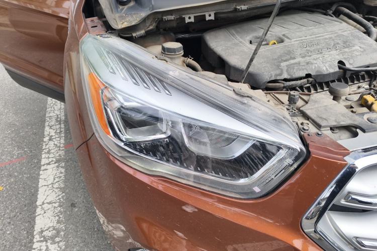 Used Ford Kuga 2018 EcoBoost 180 Two-Wheel-Drive Platinum Edition Right Front Headlight