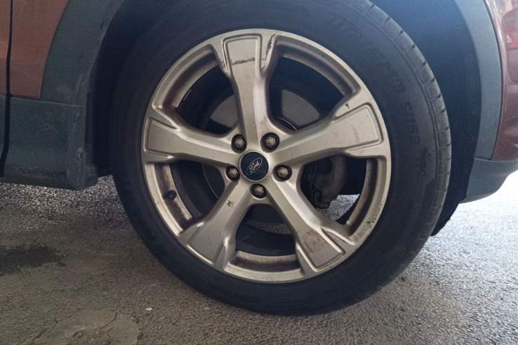 Used Ford Kuga 2018 EcoBoost 180 Two-Wheel-Drive Platinum Edition Right Front Wheel Hub