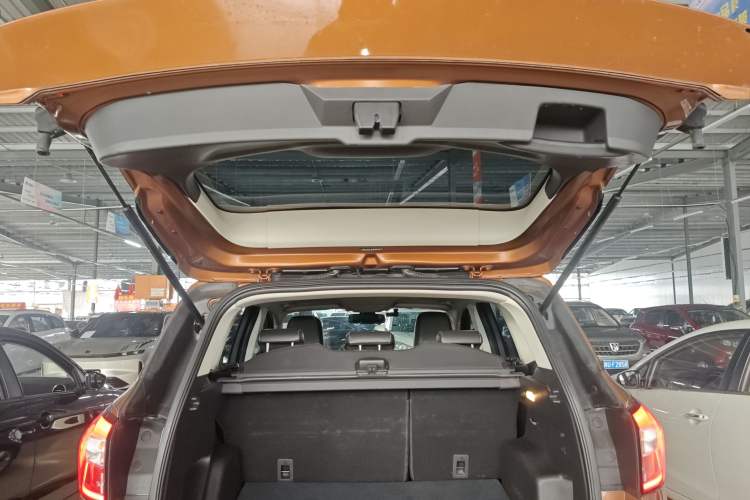 Used Ford Kuga 2018 EcoBoost 180 Two-Wheel-Drive Platinum Edition Trunk
