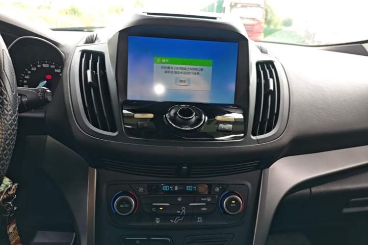 Used Ford Kuga 2018 EcoBoost 180 Two-Wheel-Drive Platinum Edition Audio And AC Panel