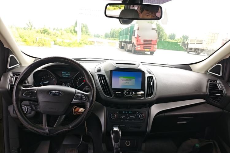 Used Ford Kuga 2018 EcoBoost 180 Two-Wheel-Drive Platinum Edition Center Console