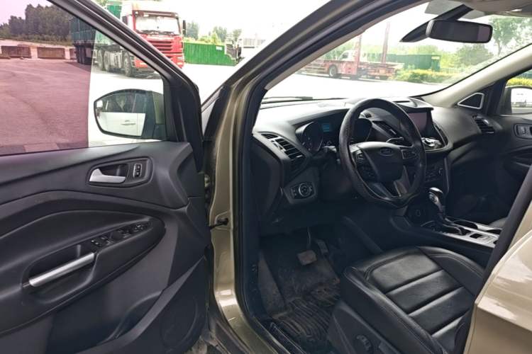 Used Ford Kuga 2018 EcoBoost 180 Two-Wheel-Drive Platinum Edition Driver Seat