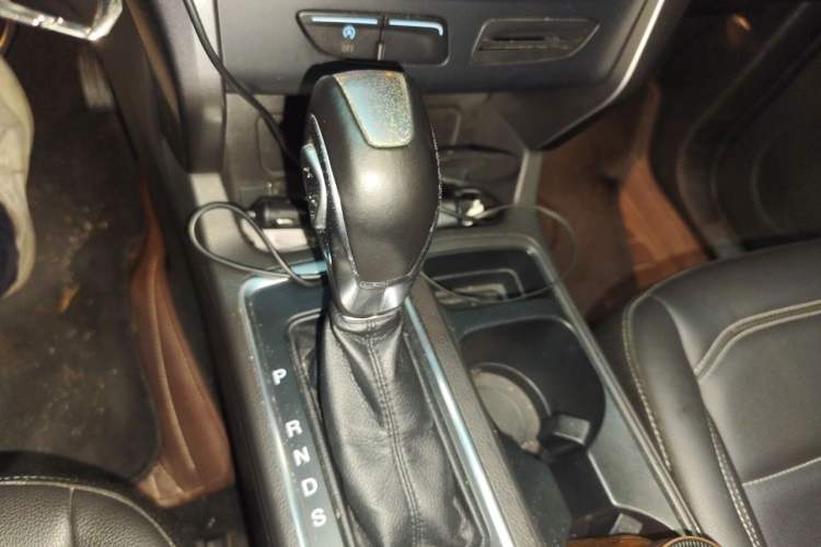 Used Ford Kuga 2018 Facelifted EcoBoost 180 Two-Wheel-Drive Platinum Wing Edition Gear Lever