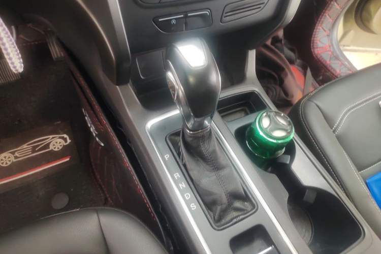Used Ford Kuga 2018 EcoBoost 180 Two-Wheel-Drive Platinum Edition Gear Lever