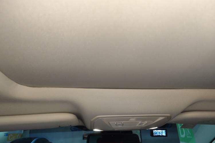 Used Ford Kuga 2018 Facelifted EcoBoost 180 Two-Wheel-Drive Platinum Wing Edition Headliner