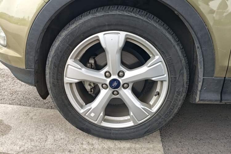 Used Ford Kuga 2018 EcoBoost 180 Two-Wheel-Drive Platinum Edition Left Front Wheel Hub