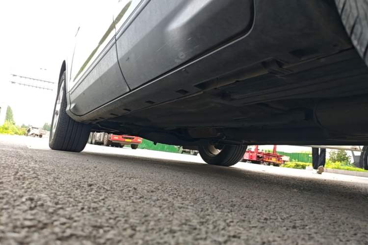 Used Ford Kuga 2018 EcoBoost 180 Two-Wheel-Drive Platinum Edition Left Side Sill