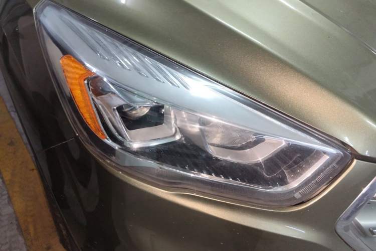 Used Ford Kuga 2018 Facelifted EcoBoost 180 Two-Wheel-Drive Platinum Wing Edition Right Front Headlight