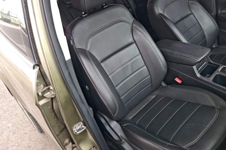 Used Ford Kuga 2018 EcoBoost 180 Two-Wheel-Drive Platinum Edition Right Front Seat