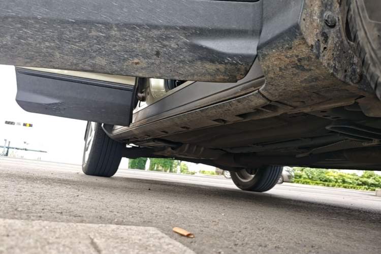Used Ford Kuga 2018 EcoBoost 180 Two-Wheel-Drive Platinum Edition Right Side Sill