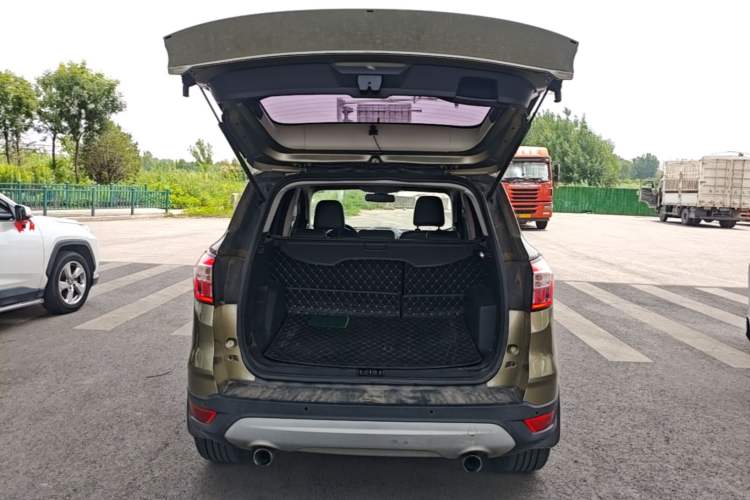 Used Ford Kuga 2018 EcoBoost 180 Two-Wheel-Drive Platinum Edition Trunk
