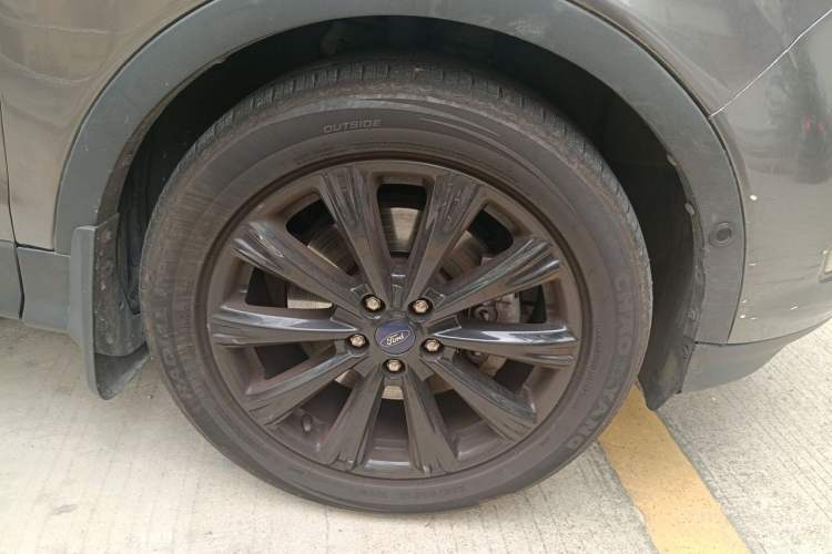 Used Ford Kuga 2018 Facelifted EcoBoost 245 Four-Wheel Drive Prestige Trim Right Front Wheel Hub
