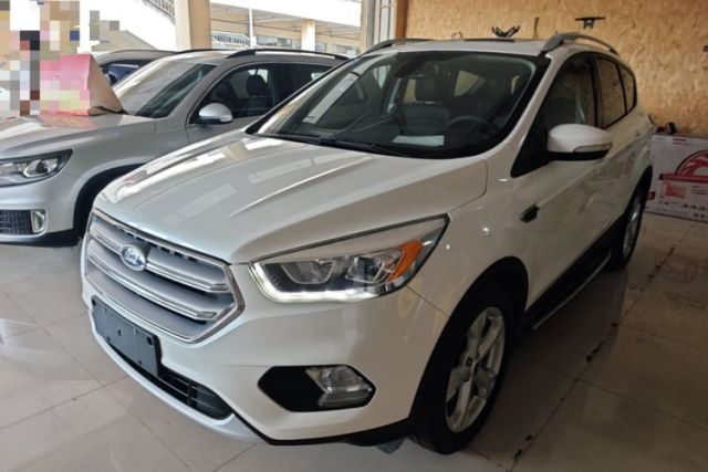 Ford Kuga 2018 EcoBoost 180 Two-Wheel-Drive Platinum Edition с пробегом
