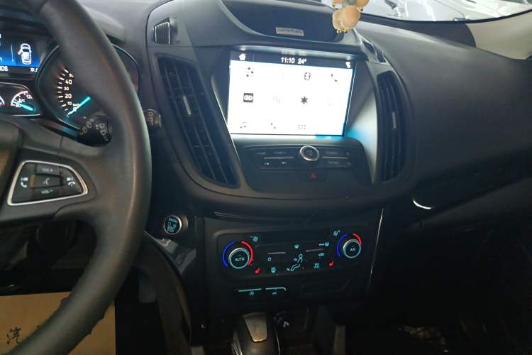 Used Ford Kuga 2018 EcoBoost 180 Two-Wheel-Drive Luxury Wing Edition Audio And AC Panel