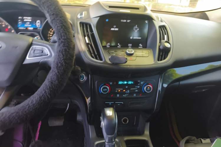 Used Ford Kuga 2018 EcoBoost 180 Two-Wheel-Drive Luxury Wing Edition Audio And AC Panel