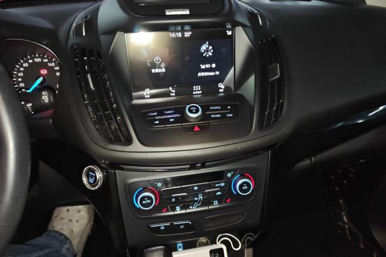 Used Ford Kuga 2018 EcoBoost 180 Two-Wheel-Drive Luxury Wing Edition Audio And AC Panel