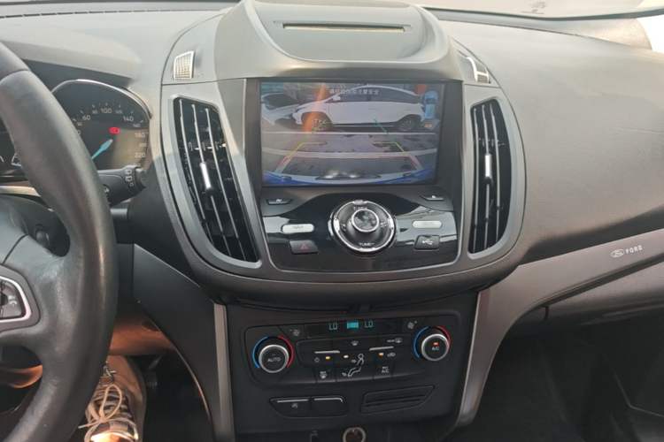 Used Ford Kuga 2018 Facelifted EcoBoost 180 Two-Wheel-Drive Platinum Wing Edition Audio And AC Panel