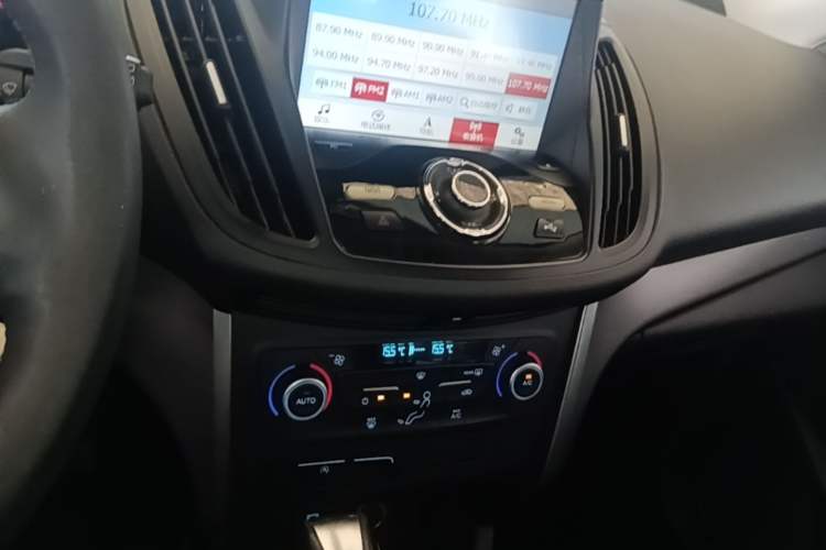 Used Ford Kuga 2018 EcoBoost 180 Two-Wheel-Drive Platinum Edition Audio And AC Panel