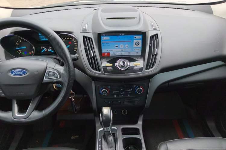 Used Ford Kuga 2018 EcoBoost 180 Two-Wheel-Drive Platinum Edition Audio And AC Panel