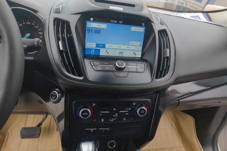 Used Ford Kuga 2018 EcoBoost 180 Two-Wheel-Drive Luxury Wing Edition Audio And AC Panel