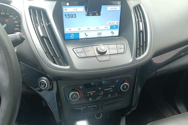 Used Ford Kuga 2018 EcoBoost 245 Four-Wheel Drive Luxury Wing Model Audio And AC Panel