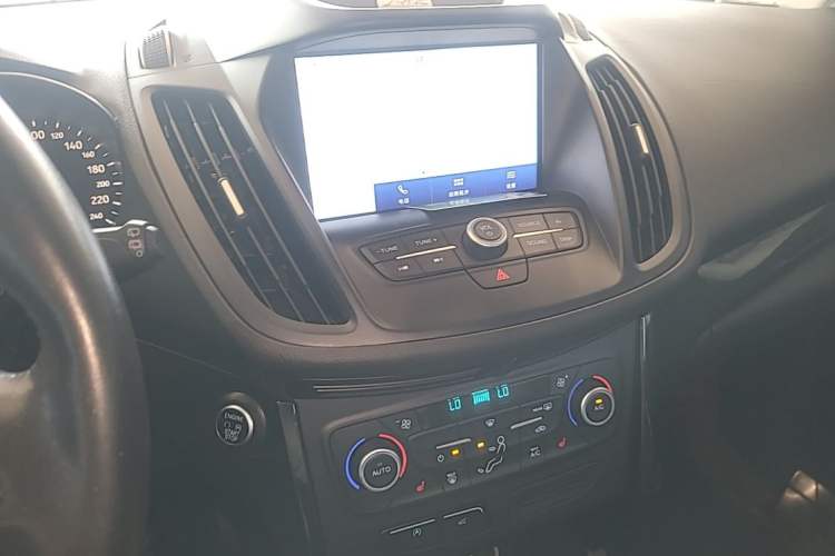 Used Ford Kuga 2018 EcoBoost 180 Two-Wheel-Drive Luxury Wing Edition Audio And AC Panel