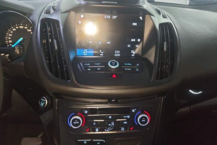Used Ford Kuga 2018 Facelifted EcoBoost 180 Two-Wheel Drive Luxury Wing Edition Audio And AC Panel
