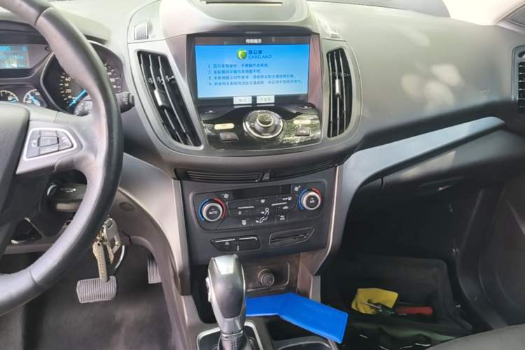 Used Ford Kuga 2018 EcoBoost 180 Two-Wheel-Drive Platinum Edition Audio And AC Panel