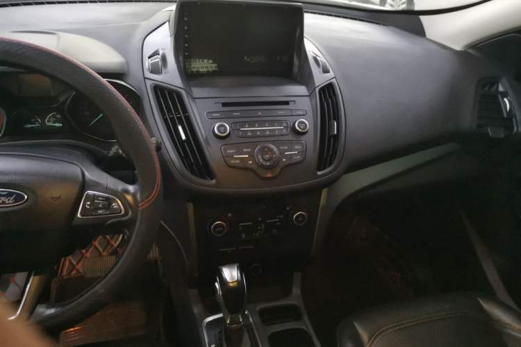 Used Ford Kuga 2018 EcoBoost 180 Two-Wheel-Drive Platinum Edition Audio And AC Panel