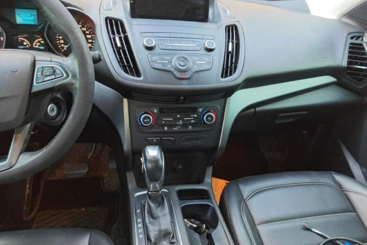 Used Ford Kuga 2018 Facelifted EcoBoost 180 Two-Wheel-Drive Platinum Wing Edition Audio And AC Panel