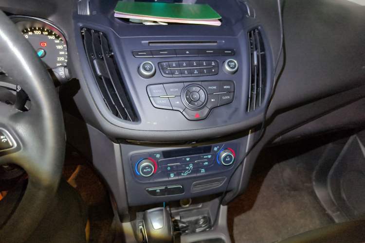 Used Ford Kuga 2018 EcoBoost 180 Two-Wheel-Drive Platinum Edition Audio And AC Panel