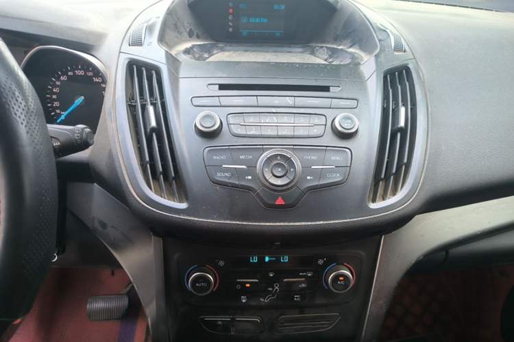 Used Ford Kuga 2018 EcoBoost 180 Two-Wheel-Drive Elite Trim Audio And AC Panel