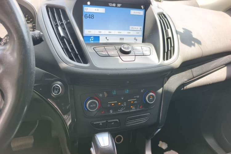 Used Ford Kuga 2018 EcoBoost 180 Two-Wheel-Drive Luxury Wing Edition Audio And AC Panel
