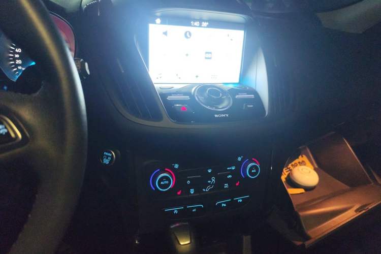 Used Ford Kuga 2018 EcoBoost 245 All-Wheel-Drive Sport Model Audio And AC Panel