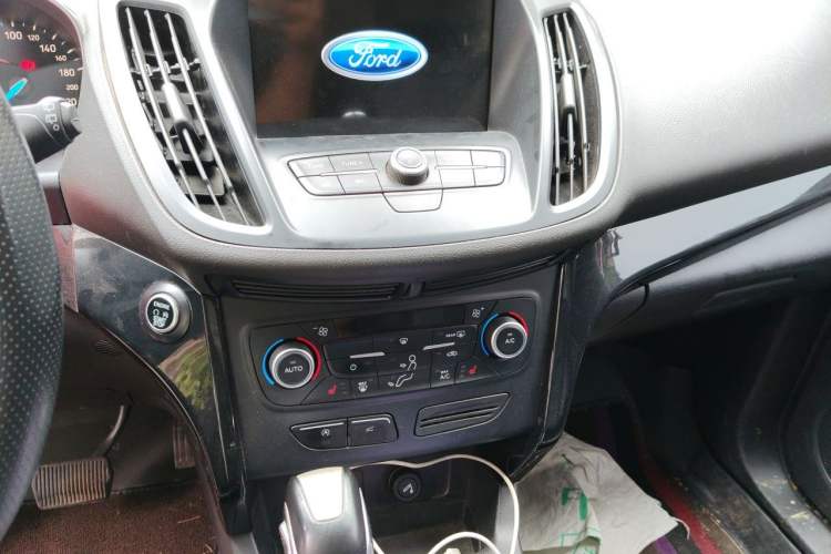 Used Ford Kuga 2018 Facelifted EcoBoost 180 Two-Wheel Drive Luxury Wing Edition Audio And AC Panel