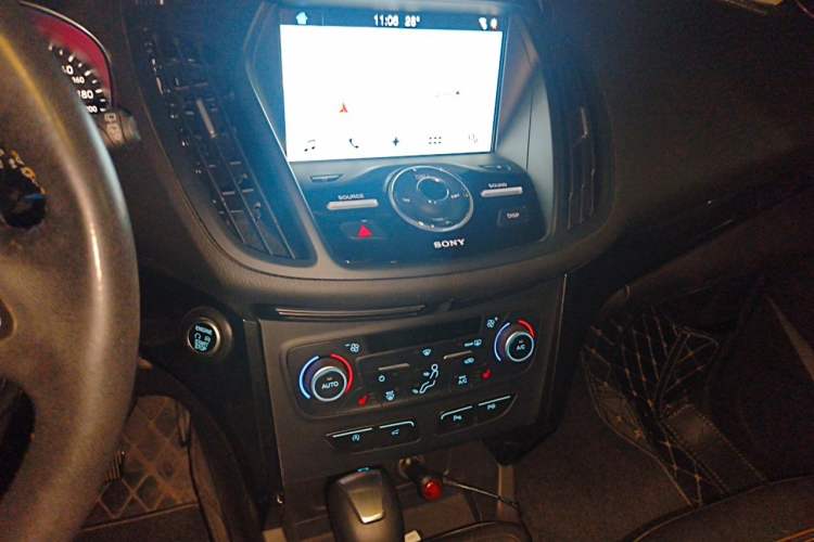 Used Ford Kuga 2018 EcoBoost 245 All-Wheel-Drive Sport Model Audio And AC Panel