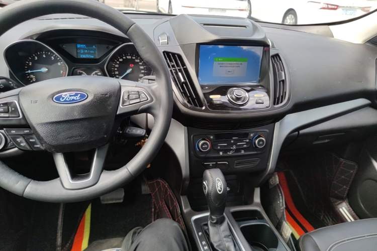 Used Ford Kuga 2018 EcoBoost 180 Two-Wheel-Drive Platinum Edition Audio And AC Panel