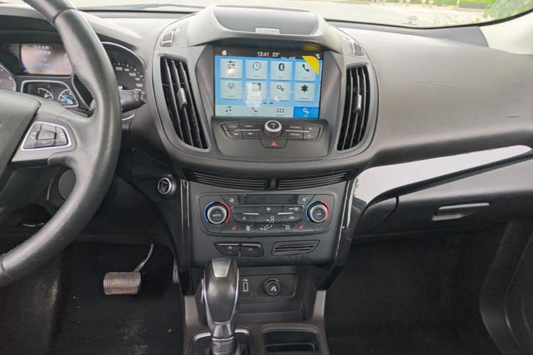 Used Ford Kuga 2018 Facelifted EcoBoost 180 Two-Wheel Drive Luxury Wing Edition Audio And AC Panel